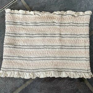 tube top small but fits as a medium